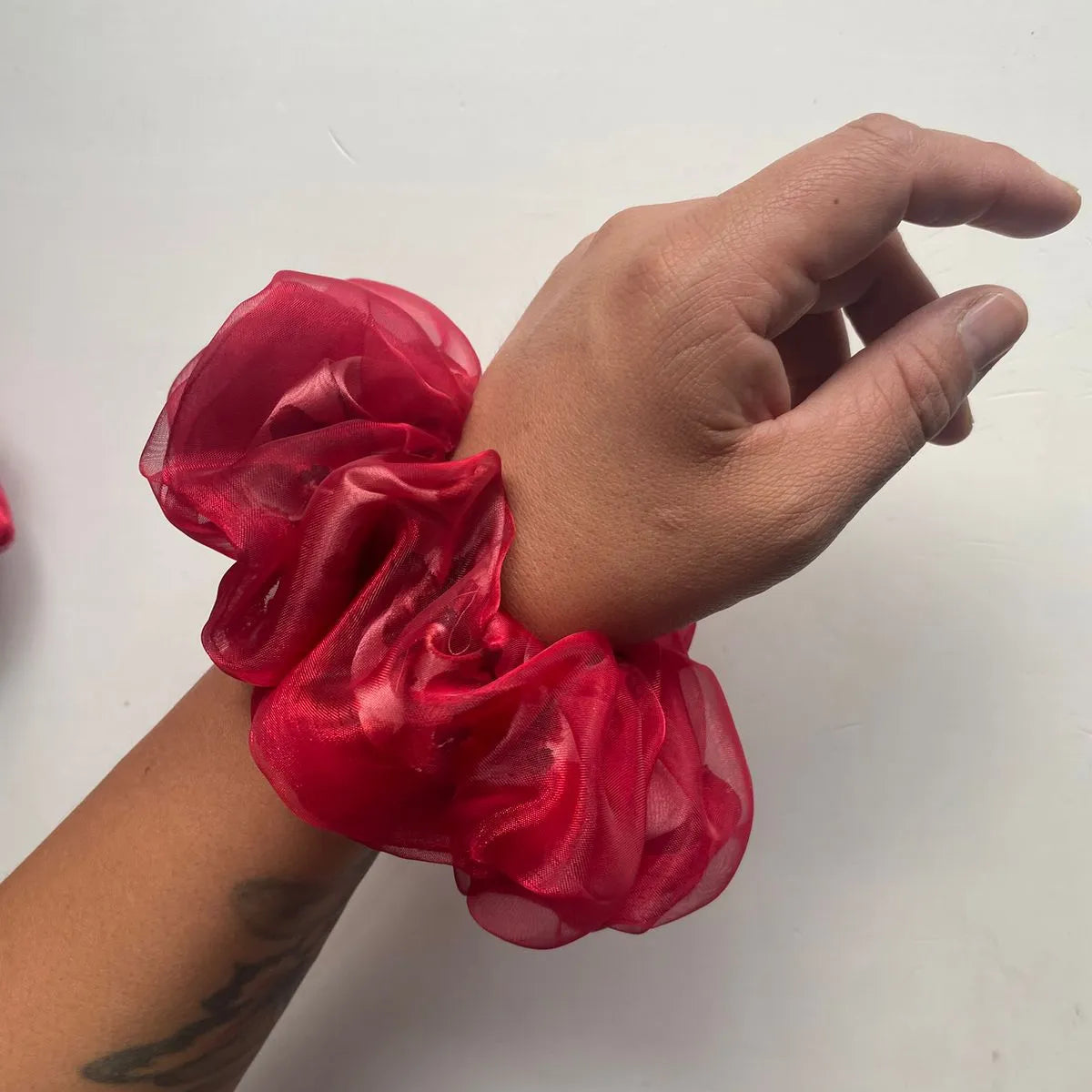 Scrunchie tela doble Organza Roja ✨