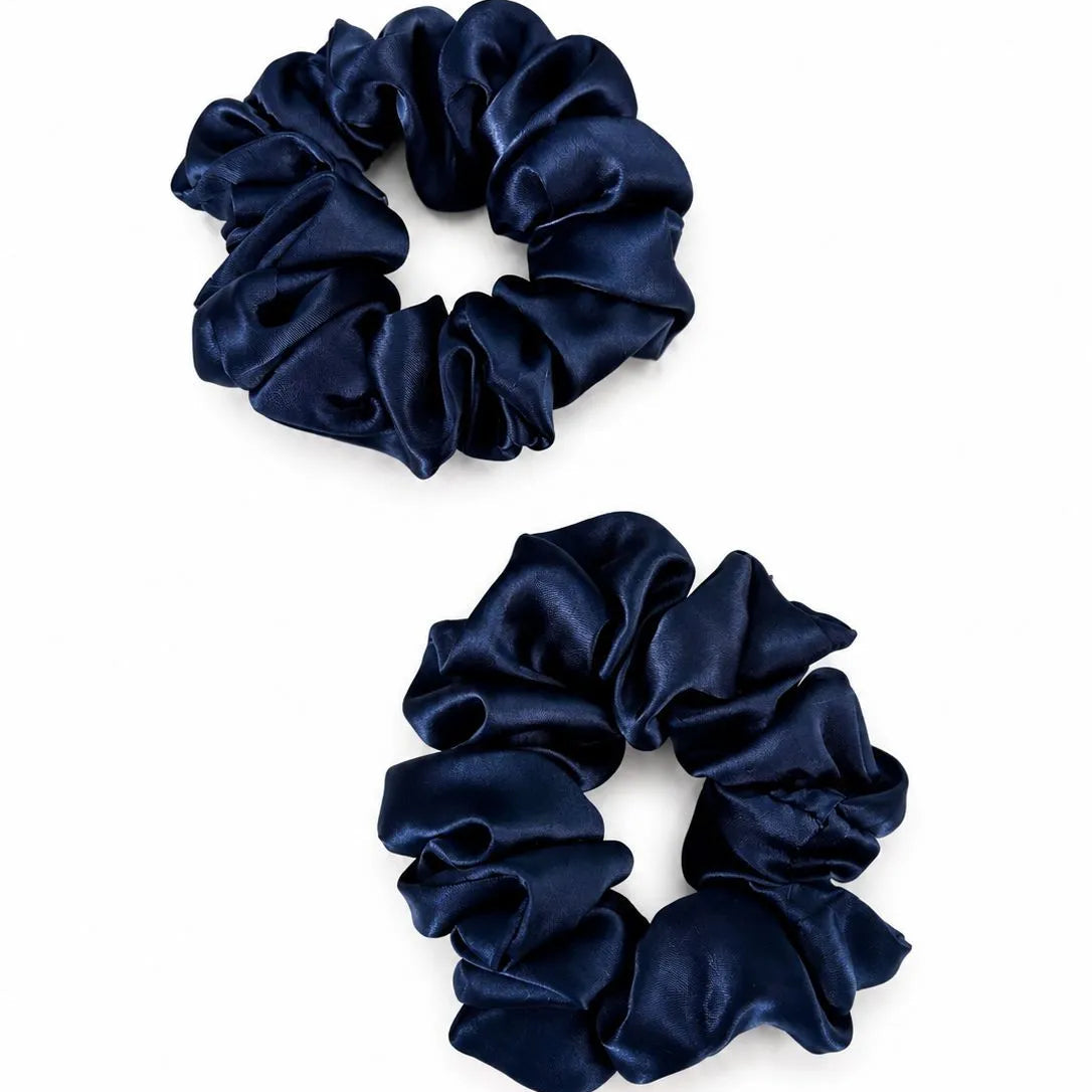 Scrunchie mini de satén azul marino hecho a mano – Mika Mitchel Boutique
