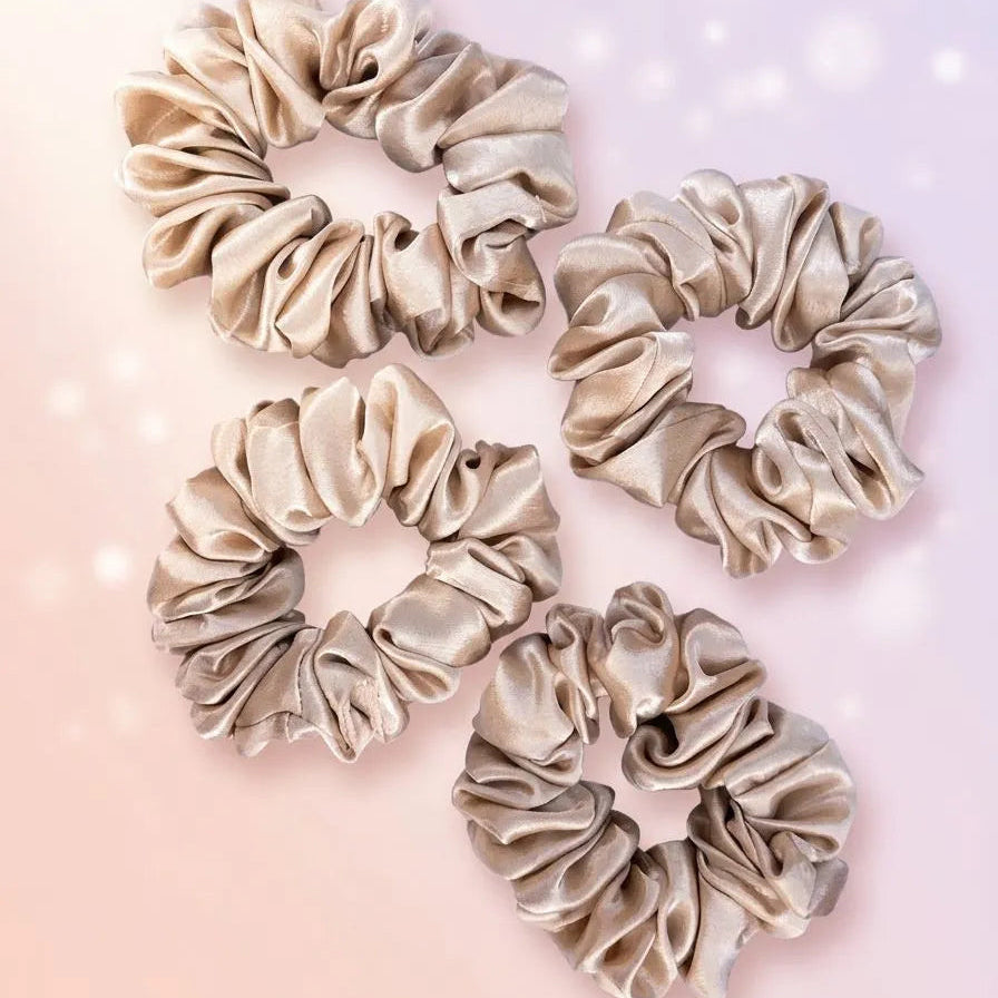 Scrunchie mini de satén champagne hecho a mano – Mika Mitchel Boutique
