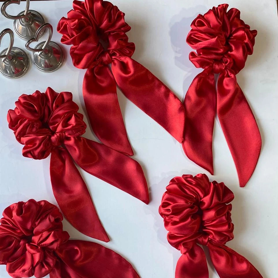 Scrunchie Satin Rojo con Lazo (colita)