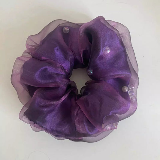 Scrunchie Morada con Perlas ✨