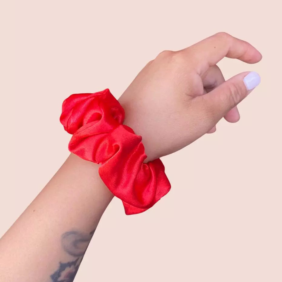 Scrunchie Clásico Satén Rojo