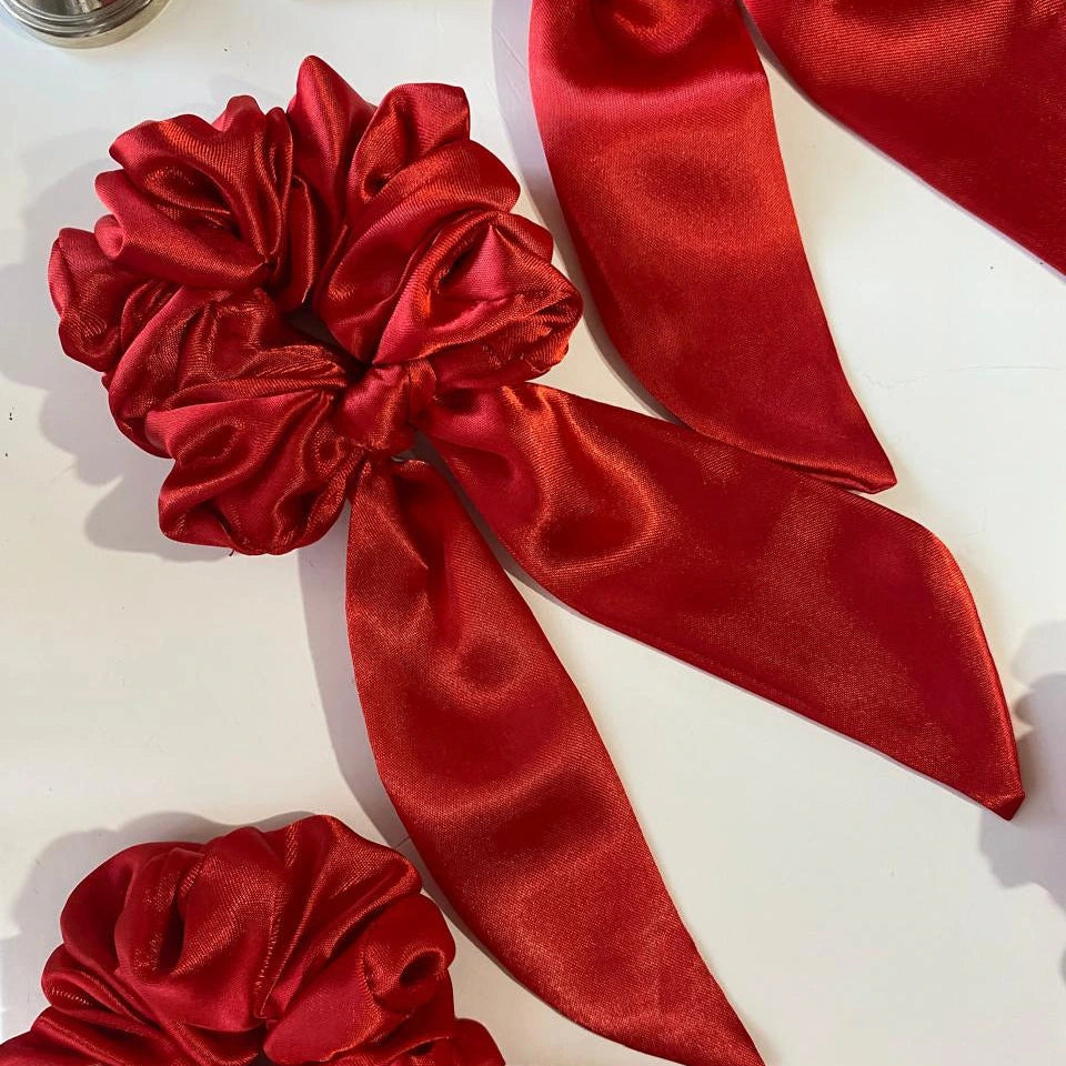 Scrunchie Satin Rojo con Lazo (colita)